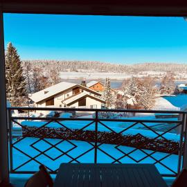 La Gentiane bleue, vue lac Saint Point, hotel en Malbuisson