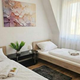 FeWocation Bremerhaven - 2 BR - Space for 6 - Near Harbor, hotel di Bremerhaven