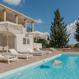 Rivazzurra Beachfront Luxury Villa, hotel din Lithakia