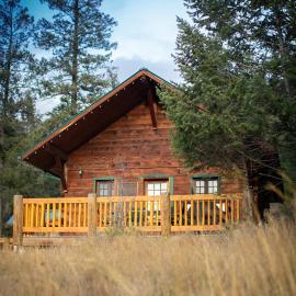 Radium Cabins Centrally located in Radium Hot Springs BC