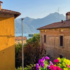 Lovere -Modern Apartment with Balcony, Lake View & AC, hôtel à Lovere