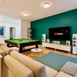 ADM Elegant Gem - FREE Garage Parking, Pool table, Hotel in Vinohrady