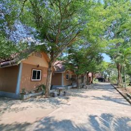 คันทรี รีสอร์ท, hotel in Ban Nong Bua