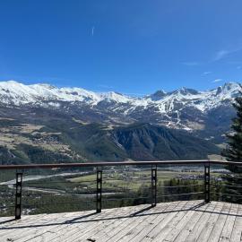 Chalet d exception ensoleillé, vue grandiose โรงแรมในFaucon-de-Barcelonnette