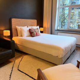 Cosy 2-Bedroom Apartment for 4 Guests near Sint-Pieters Station, Perfect for Exploring Historic Ghent, Hotel in Gent