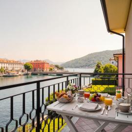 LAKESIDE SERENITY ESCAPE - Lakefront, Air Conditioning, Private Parking, hotel u gradu 'Paratico'