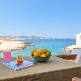 Manolis And Filio Home -By The Sea، فندق في Pachaina