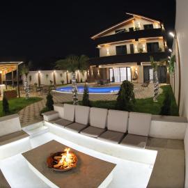 Davos Hotel, hotel in Pʼarakʼar
