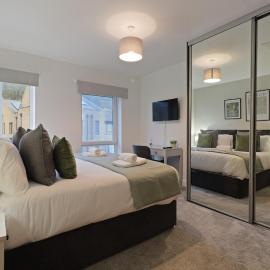 Modern 3 Bed Home - Great for Groups - Free Parking - Hosted by Stay Host Save