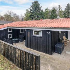 Coastal Cabin with a Hot Tub, hotel a Hals