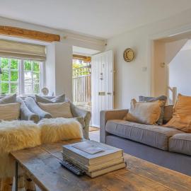 The Secret Cottage, hotel in South Cerney