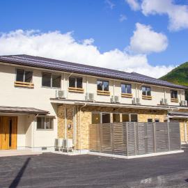 つわの寮 ゲストハウスandコミュニティスペース، فندق في Tsuwano