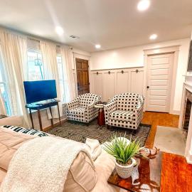 Cozy 3BR Cottage with Firepit Sleeps 10 Close to Lake Fun