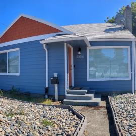 Sleeps 8 people near Vancouver waterfront and PDX