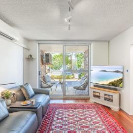 Gretel Lodge 3, 1 Gretel Cl - Between Beaches with air con, linen and Wi-Fi, hotel in Nelson Bay