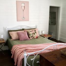 Smithtown Champagne Bed and Bubbles, hotel en Smithtown