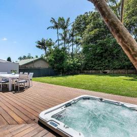 Forresters Lodge by Coast Hosting