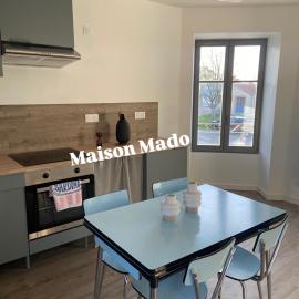 Maison Mado, hotel u gradu La Chaize-Giraud