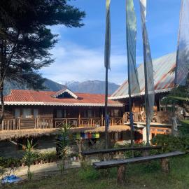 Lake View Nest Eco Retreat & Home Stay, מלון בפלינג