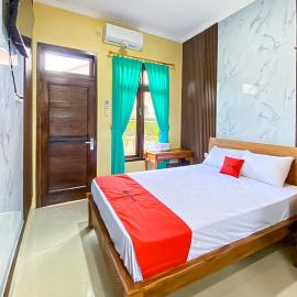 RedDoorz Syariah Permata Inn near Alun-Alun Cilacap, khách sạn ở Cilacap