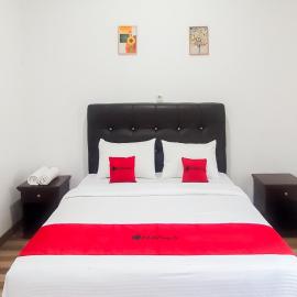 Viesnīca RedDoorz Plus Syariah at Rizano Homestay Batu Sangkar pilsētā Fort Van Der Capellen