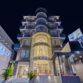 De Glance Hotel, Near Surat Railway Station