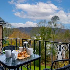Windermere Luxury Lake View Hideaway, Pet Friendly, Free Parking, hotel in Bowness-on-Windermere