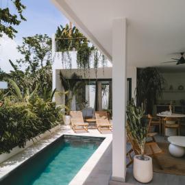 Private 1 bedroom villa with rooftop and pool, hotel in Tumbak Bayuh