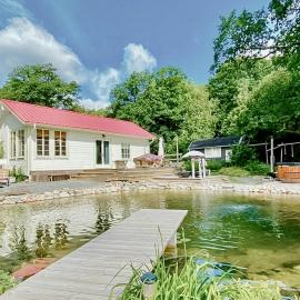 Pearl Of The Prairie, hotel a Tollered
