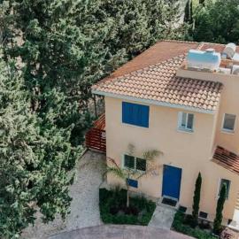 Villa Aphrodite in Paradise Gardens - 3bd with Private Pool by VICHY Holidays, Hotel in Paphos