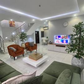 Lekki holiday shortlet, hotel u gradu Leki
