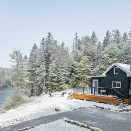 Saint-Alphonse-Rodriguez में, होटल Spa pool Private Lake - Chalet Hello