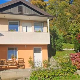 Holiday House with scenic Apartment