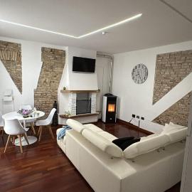 APPARTAMENTO LAKE GARDA ibiscus di Francia, hotel in Desenzano del Garda