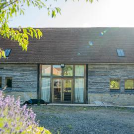 The Church Barn - 4BR, Scenic Hamlet, Garden Patio, Parking, Sleeps 8