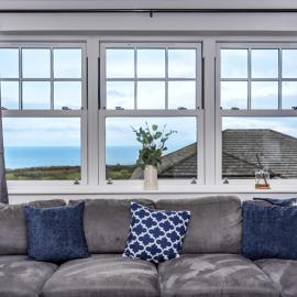 Le Morne – Luxury Coastal Escape with Hot Tub & Sea Views, Hotel in Abergele