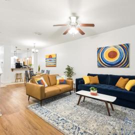 Modern 2-Bedroom 2 and half-Bath Condo in Gainesville Florida, hotell i Gainesville