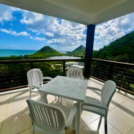 Sunset Moon - Modern 2 Bedroom Apartment with Sea Views near Hermitage Bay