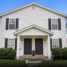 Entire Duplex Close to ark with Private Parking