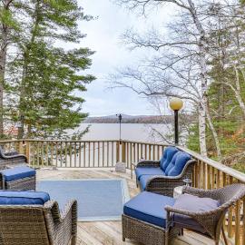 Lake Winnisquam Home: Fish, Hike & Explore!, hotel in Laconia