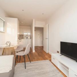 Fabulous Central Eastleigh 1 Bedroom Apartment