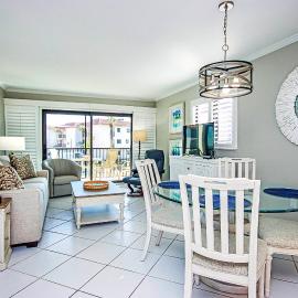 Tranquil 2nd floor beachfront condo on Sanibel Island - Sandalfoot 2A2، فندق في سانيبل