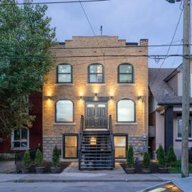 Renovated Church Hamilton! Sleeps 10 Overnight!, hôtel à Hamilton