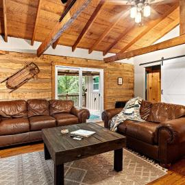 The Elk's Apple Grove, Real Log Cabin in Maggie Valley, hotel a Maggie Valley