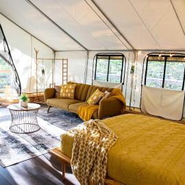 The Goldfinch's Nest - Glamping Tent with AC, hotel a Rogers