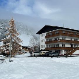 Haus Wallis by stayFritz - Ski-In Ski-Out Apartments am Arlberg, hotelli Warthissa