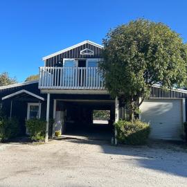 Apartment above stables, hotel u gradu Oruanui