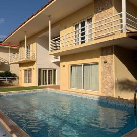 Murdeira Villa with Private Pool V164 by RPG Group، فندق في Beirona