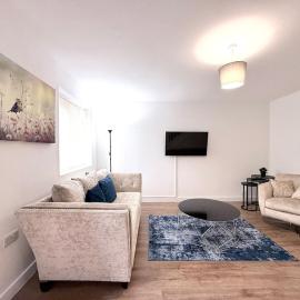 Leigh Haven- 3BR Home Sleeps 5 Near Sports Village, hotel in Leigh