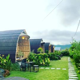 Tegal Bamboo Cottages & Private Hot Spring, hotel u gradu Baturaja